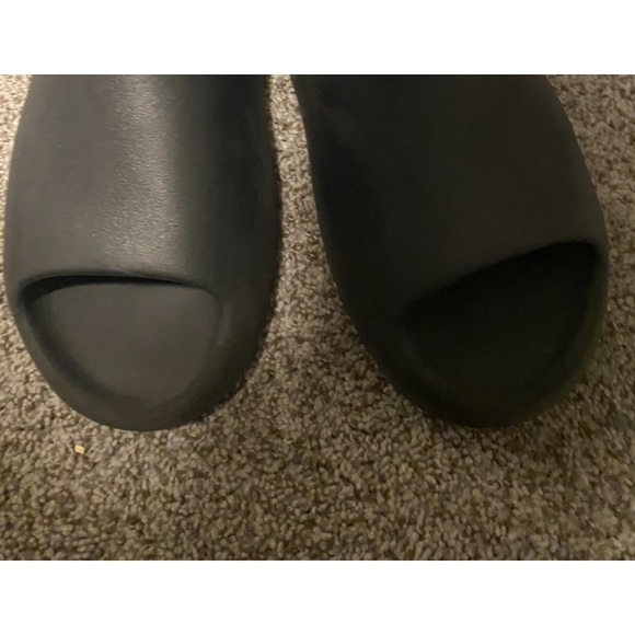 Onyx Yeezy slides - Picture 2 of 5